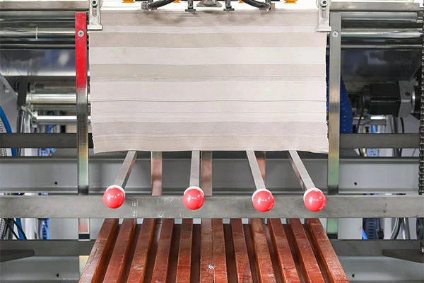 Dėl ko išmanusis laminavimas yra tvaresnis spaudinių apdailos pasirinkimas?